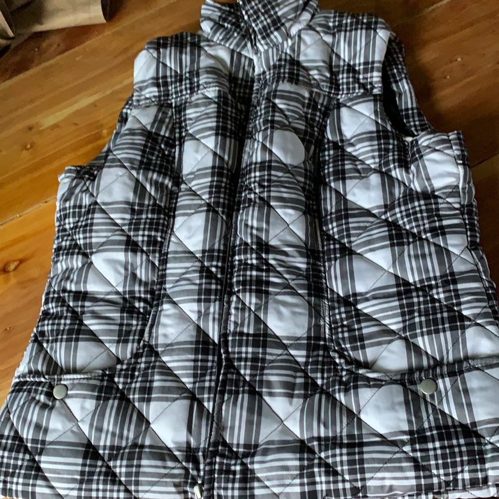 Size large puffy vest - Picture 1 of 4